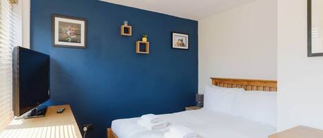1 bedroom, iron/ironing board, Internet, bed sheets