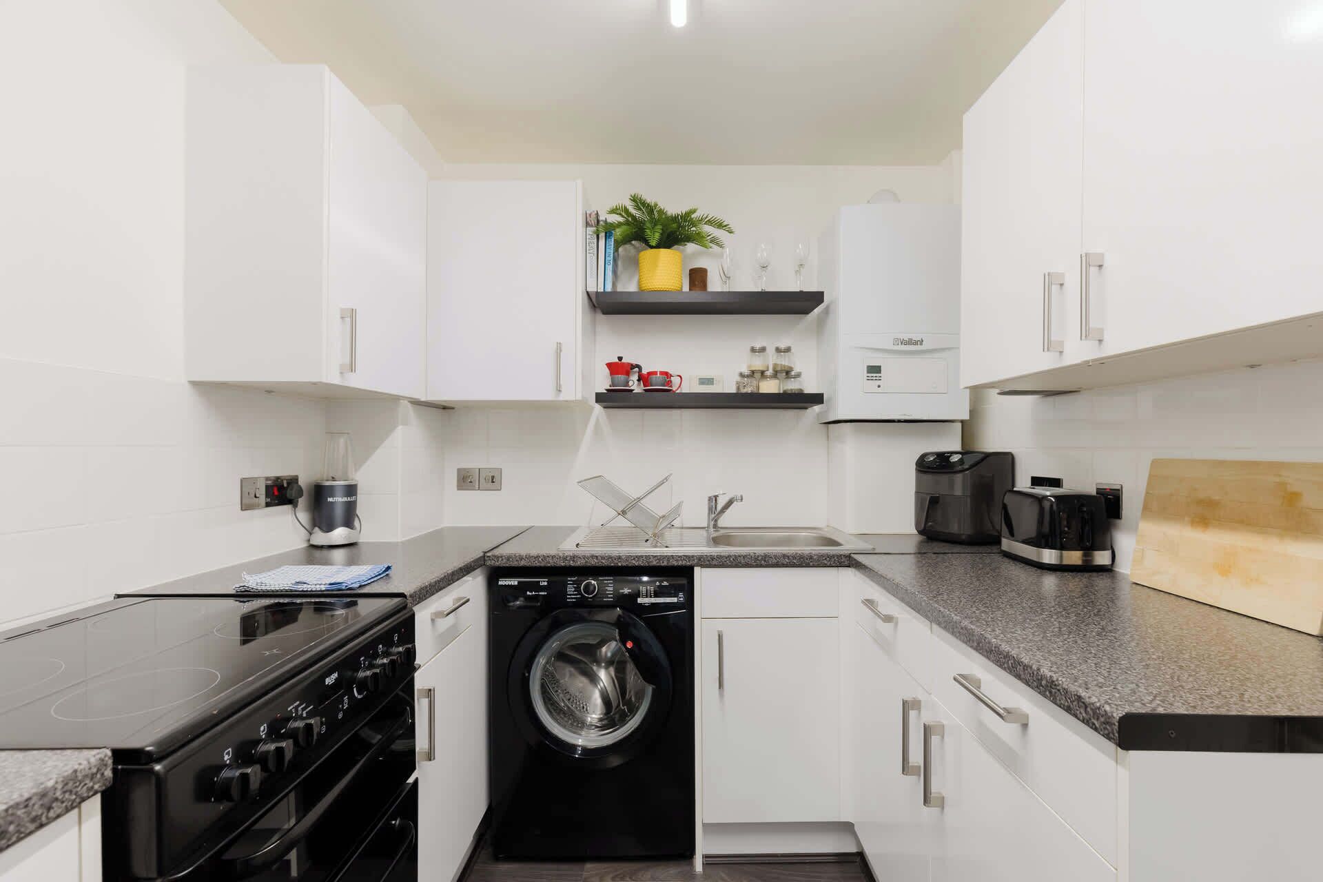 Fridge, oven, stovetop, electric kettle