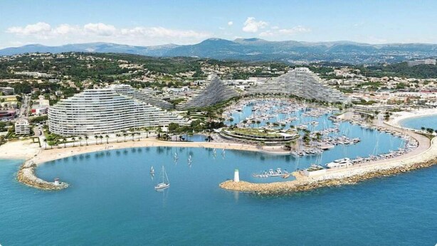A coastal hotel with a marina, multiple swimming pools, and a beachfront. - Azur retreat High-End Seafront Apartment (Villeneuve-Loubet)