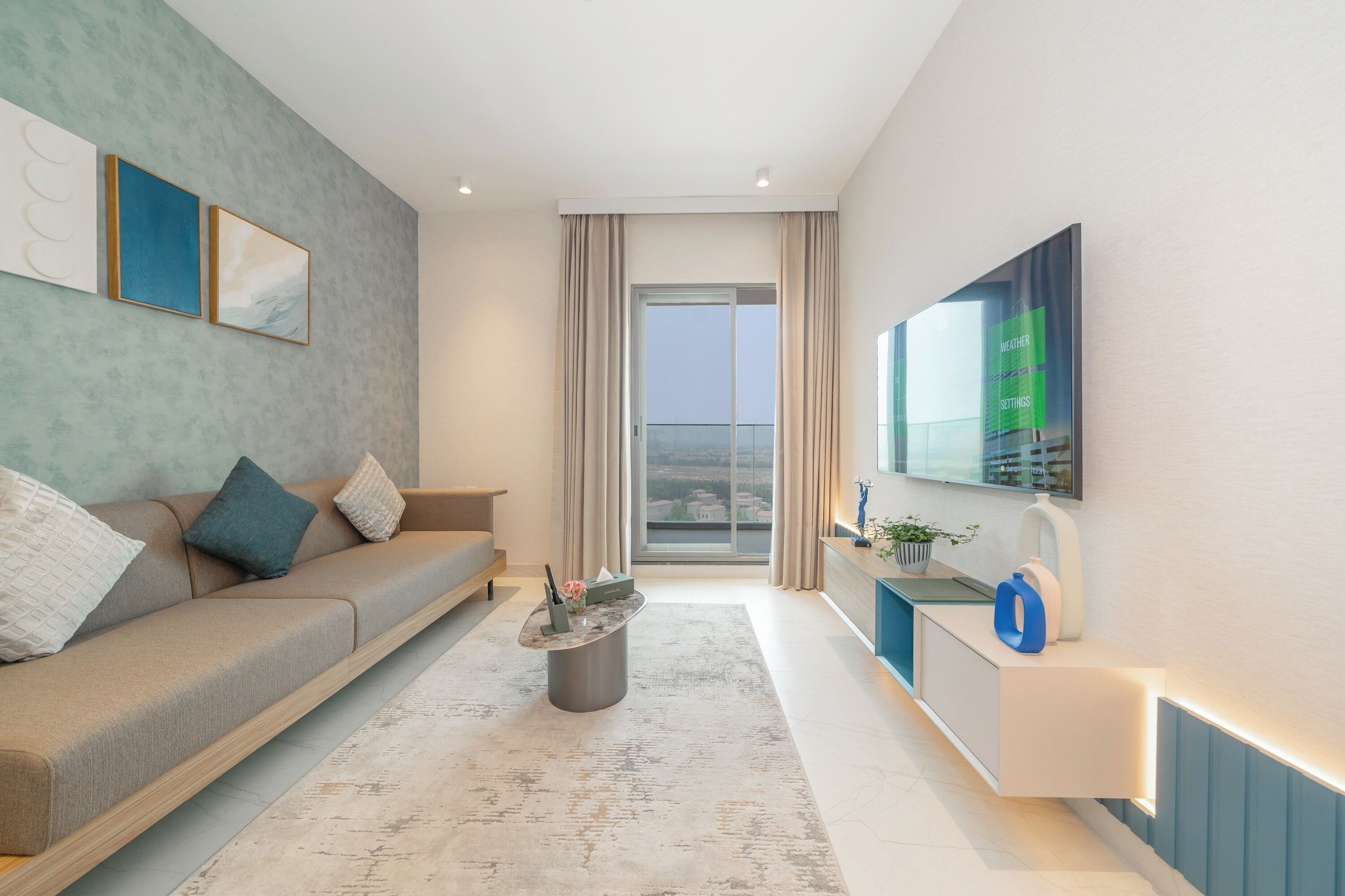 Superior-Apartment, 1 Schlafzimmer, Stadtblick | Wohnbereich | 55-Zoll-Flachbildfernseher mit Kabelempfang, Netflix, Streaming-Dienste