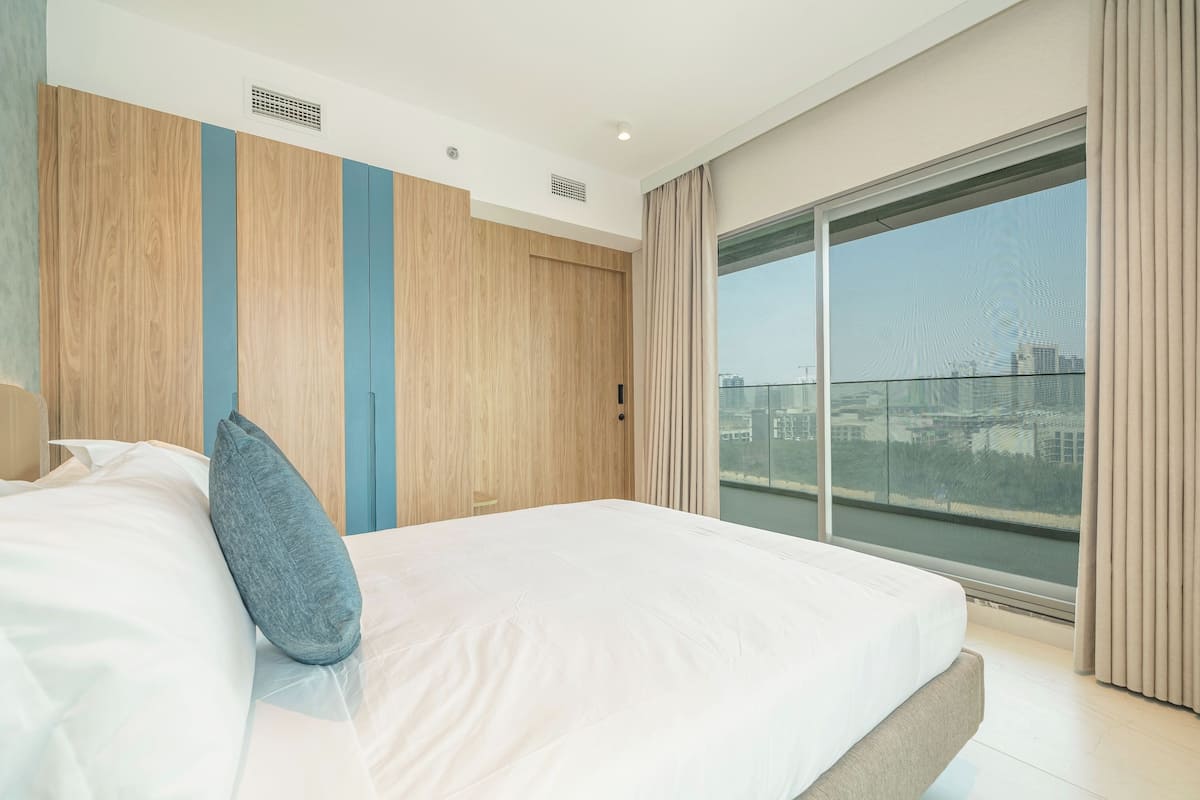 Apartamento luxo, 1 quarto, sacada, vista para a cidade | Ferros/tábuas de passar roupa, Wi-Fi de cortesia