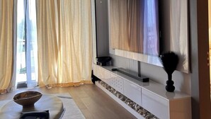 Interior - 1 bedroom apartment with splendour at Diamond in the City (Accra)