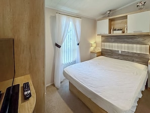3 bedrooms - Swift Bordeaux Escape - UKC9640 (Towyn)