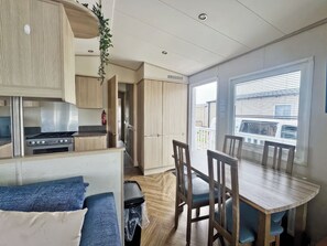 Dining - ABI Beachcomber - UKC9623 (Towyn)