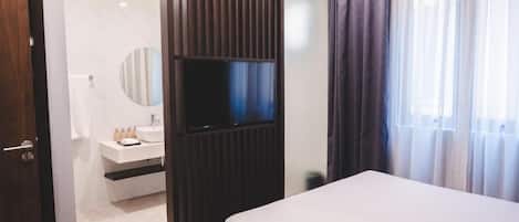 Villa, Patio, Garden View | Minibar, in-room safe, desk, blackout curtains