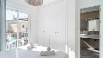 3 bedrooms, cribs (free), bed sheets