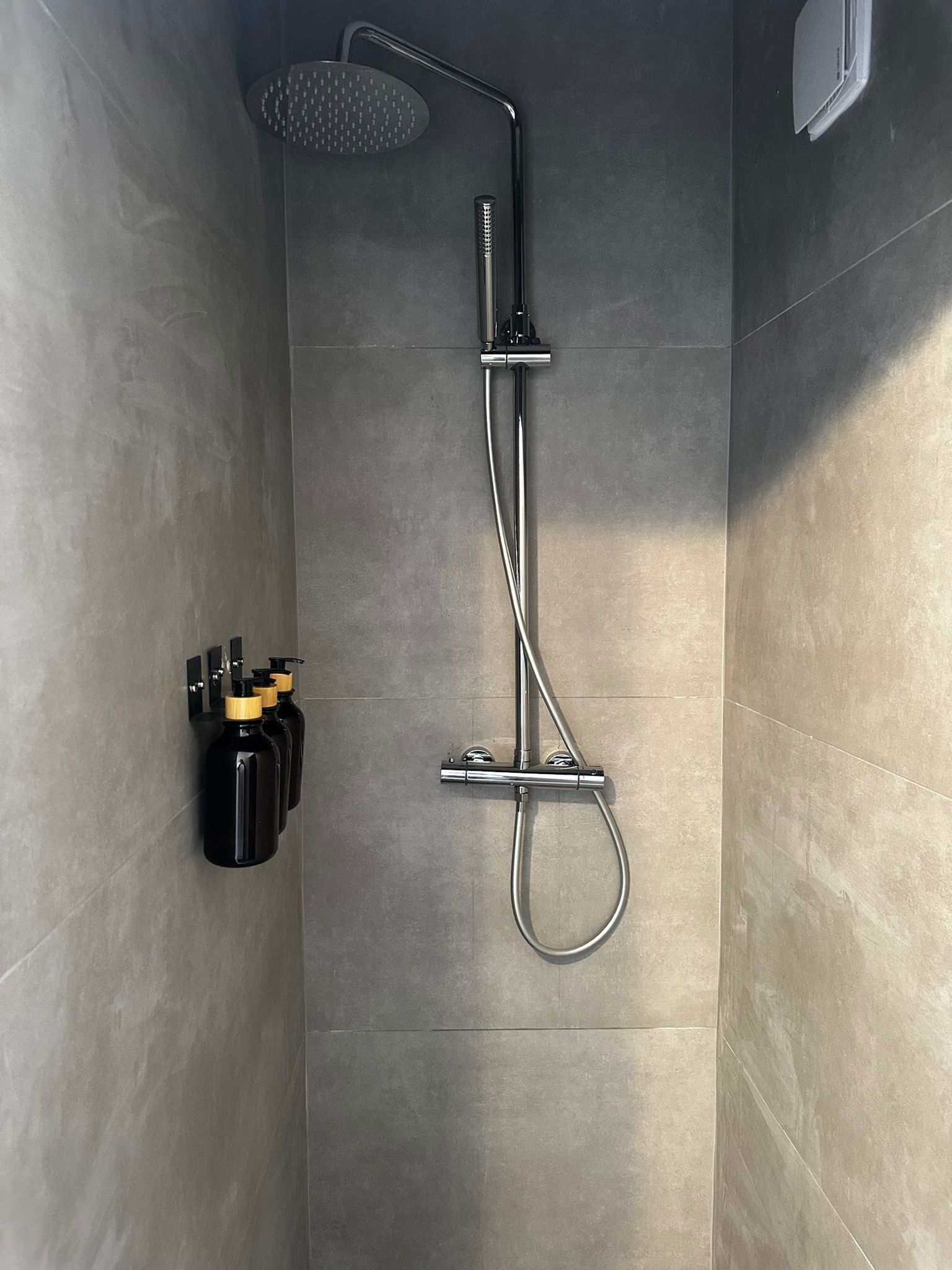 Basic Apartment | Bathroom