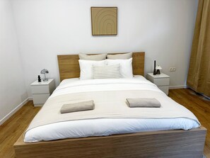 Iron/ironing board, free WiFi - Stylish 3BR Apt in Central Ghent (Gent)