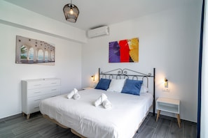 3 Schlafzimmer, kostenlose Babybetten, Bettwäsche