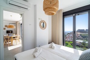 2 Schlafzimmer, kostenlose Babybetten, Bettwäsche