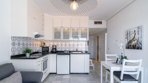 Khu vực ăn uống tại phòng