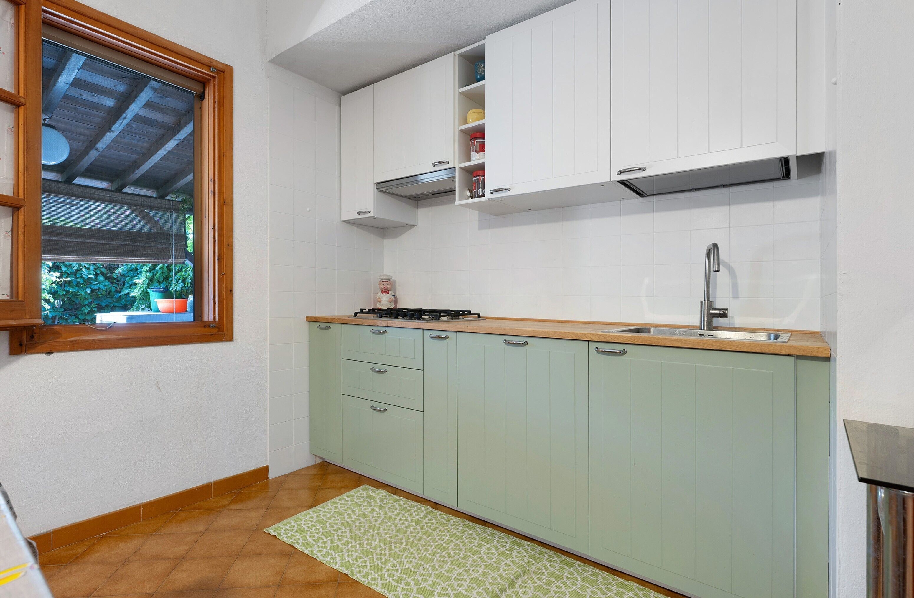 Réfrigérateur, micro-ondes, plaque de cuisson, lave-vaisselle