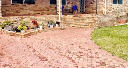 Sleeps 6+ Cervantes Coastal Escape | Close to Beaches, Pinnacles & Wildflowers