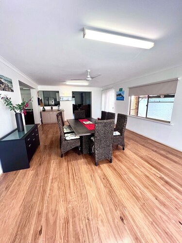 Sleeps 6+ Cervantes Coastal Escape | Close to Beaches, Pinnacles & Wildflowers