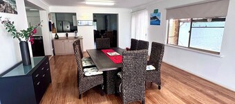 Sleeps 6+ Cervantes Coastal Escape | Close to Beaches, Pinnacles & Wildflowers