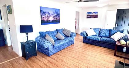 Sleeps 6+ Cervantes Coastal Escape | Close to Beaches, Pinnacles & Wildflowers