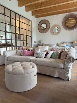 TV - Nahe Hideaway – Boutique Apartment with Private Pool in Bad Sobernheim (Bad Sobernheim)