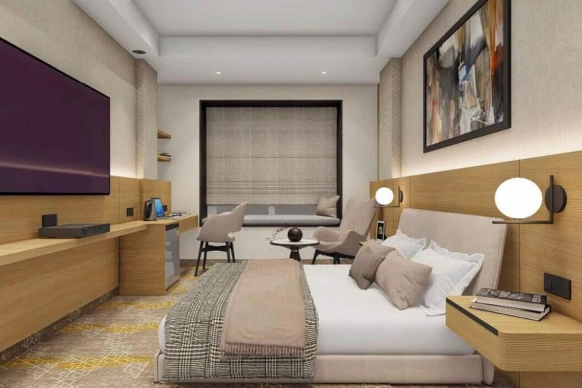 Desk, laptop workspace, iron/ironing board, free WiFi