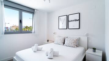 3 dormitorios, cunas gratuitas, ropa de cama