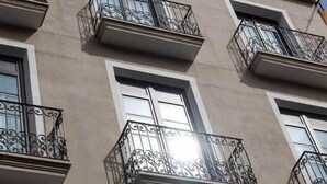 A multi-story building with balconies and windows. - Suite 5 Apartment, 24 Teatro (Alicante)