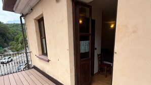 Superior-Dreibettzimmer, mit Bad | Terrasse/Patio
