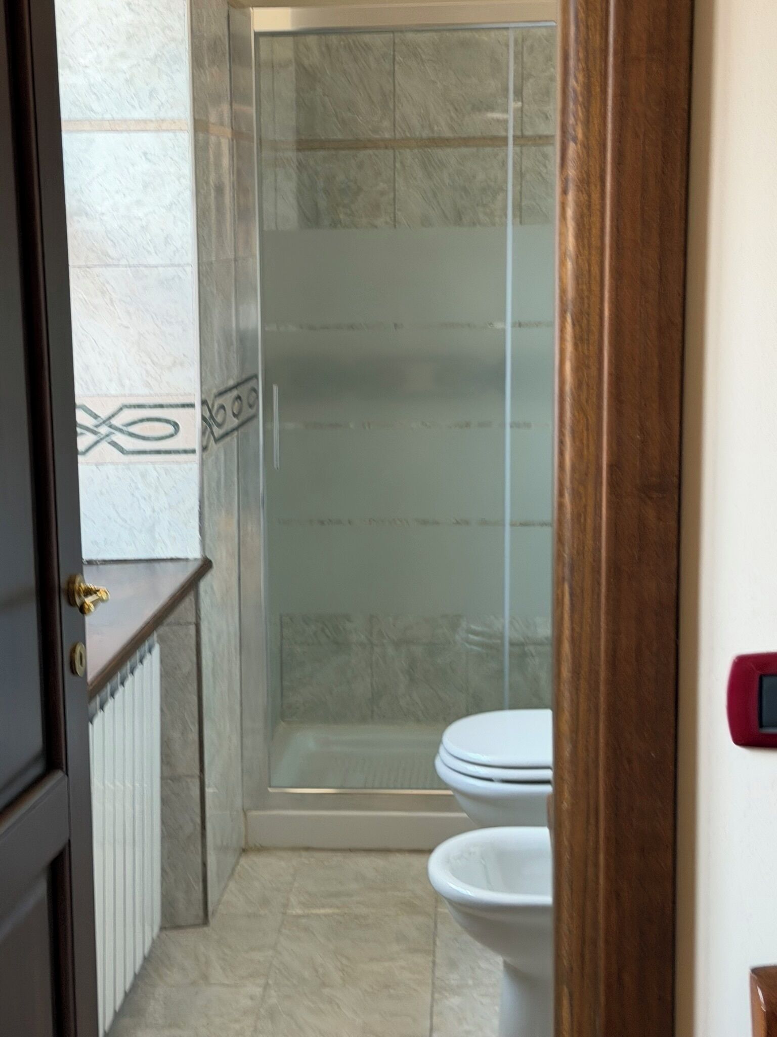 Camera doppia | Bagno | Doccia, set di cortesia gratuito, asciugacapelli, asciugamani