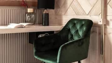 Deluxe Double Room, Balcony, Mountain View | Interior