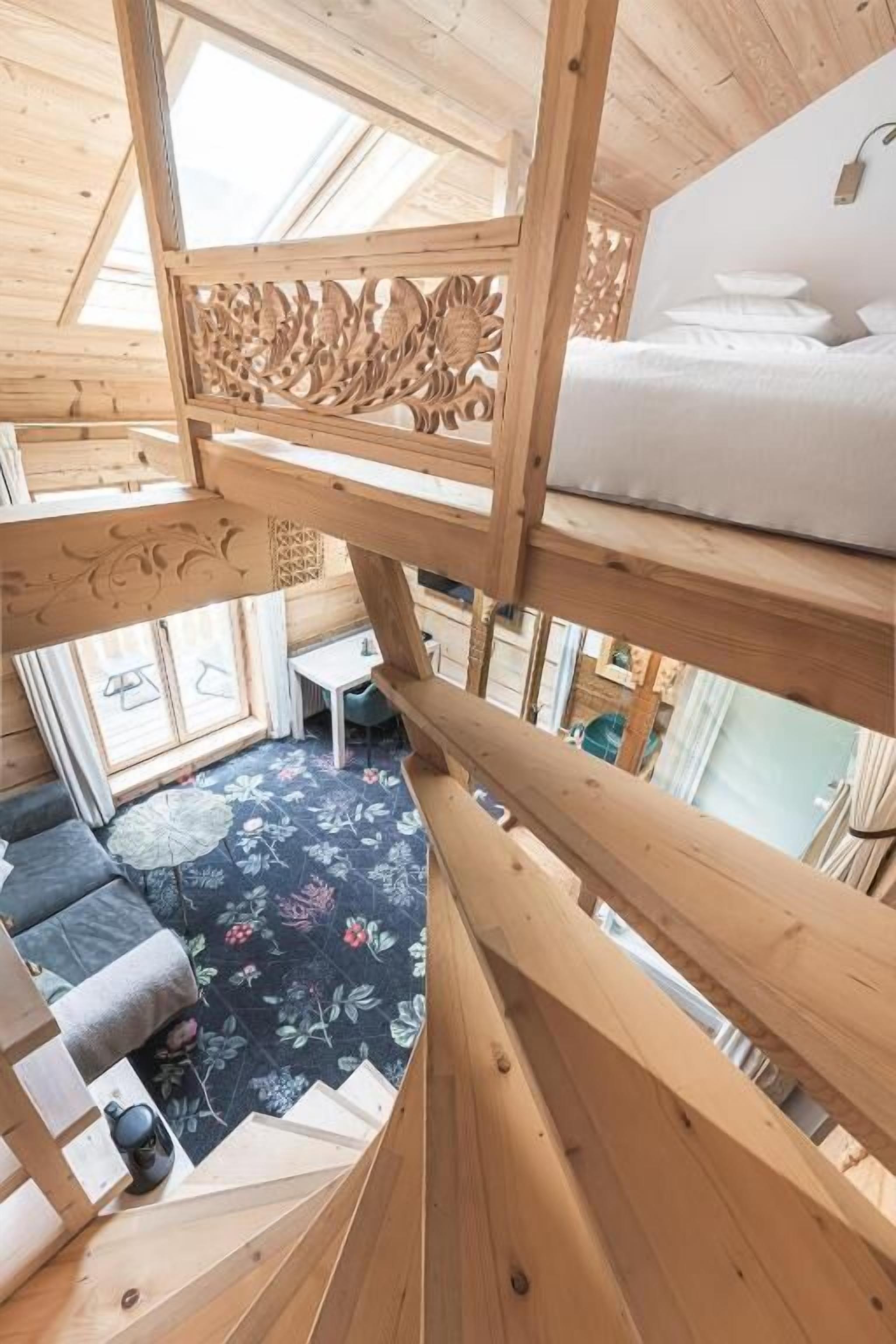 Deluxe Double Room, Balcony, Mountain View | In-room safe, iron/ironing board, free WiFi