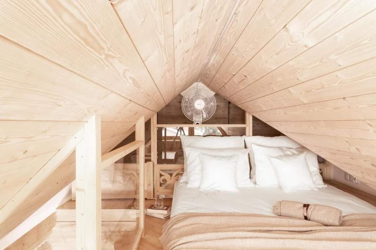 Deluxe Double Room, Refrigerator, Mountain View | Hypo-allergenic bedding available, in-room safe, desk, laptop workspace