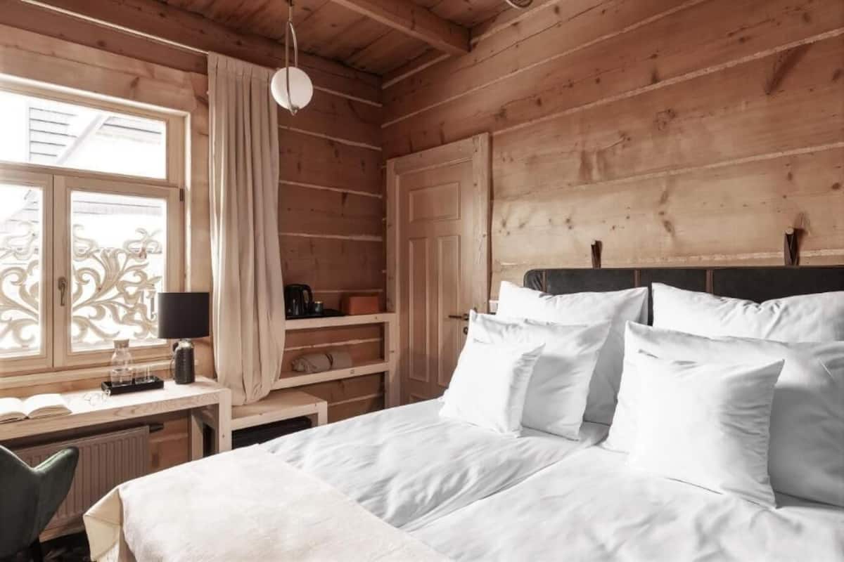 Classic Double Room | Hypo-allergenic bedding available, in-room safe, desk, laptop workspace