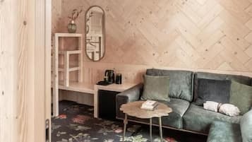Deluxe Quadruple Room | Interior