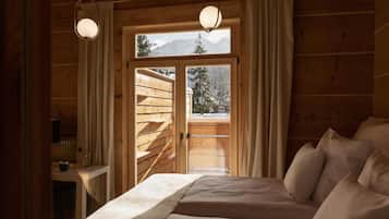 Hypo-allergenic bedding, in-room safe, individually furnished, desk