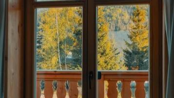 Deluxe Double Room, Balcony, Mountain View | Bahagian dalam
