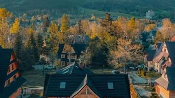 Deluxe tweepersoonskamer, balkon, uitzicht op bergen | Exterieur