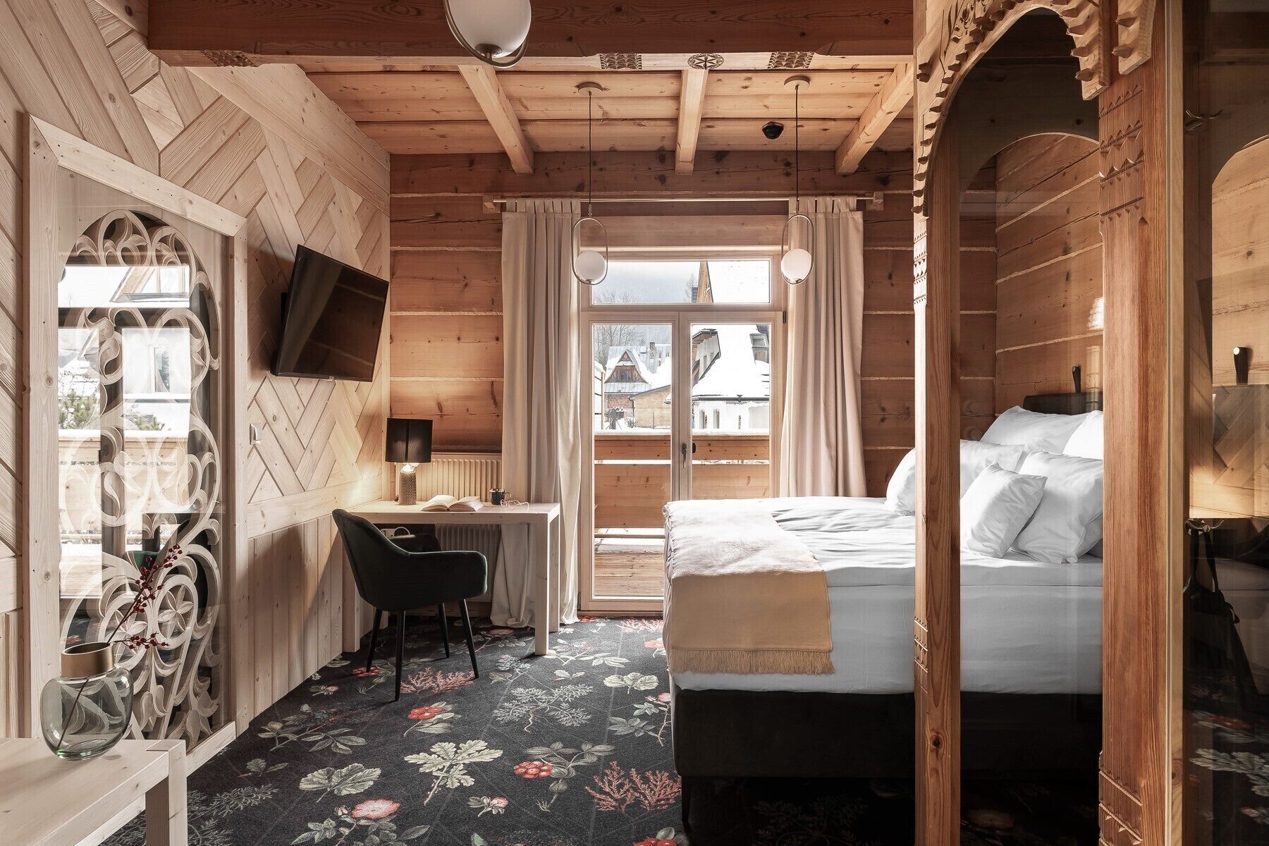Deluxe Double Room, Balcony, Mountain View | In-room safe, iron/ironing board, free WiFi