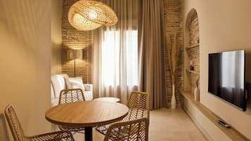Apartamento Deluxe, 1 cama doble con sofá cama, balcón | Comedor