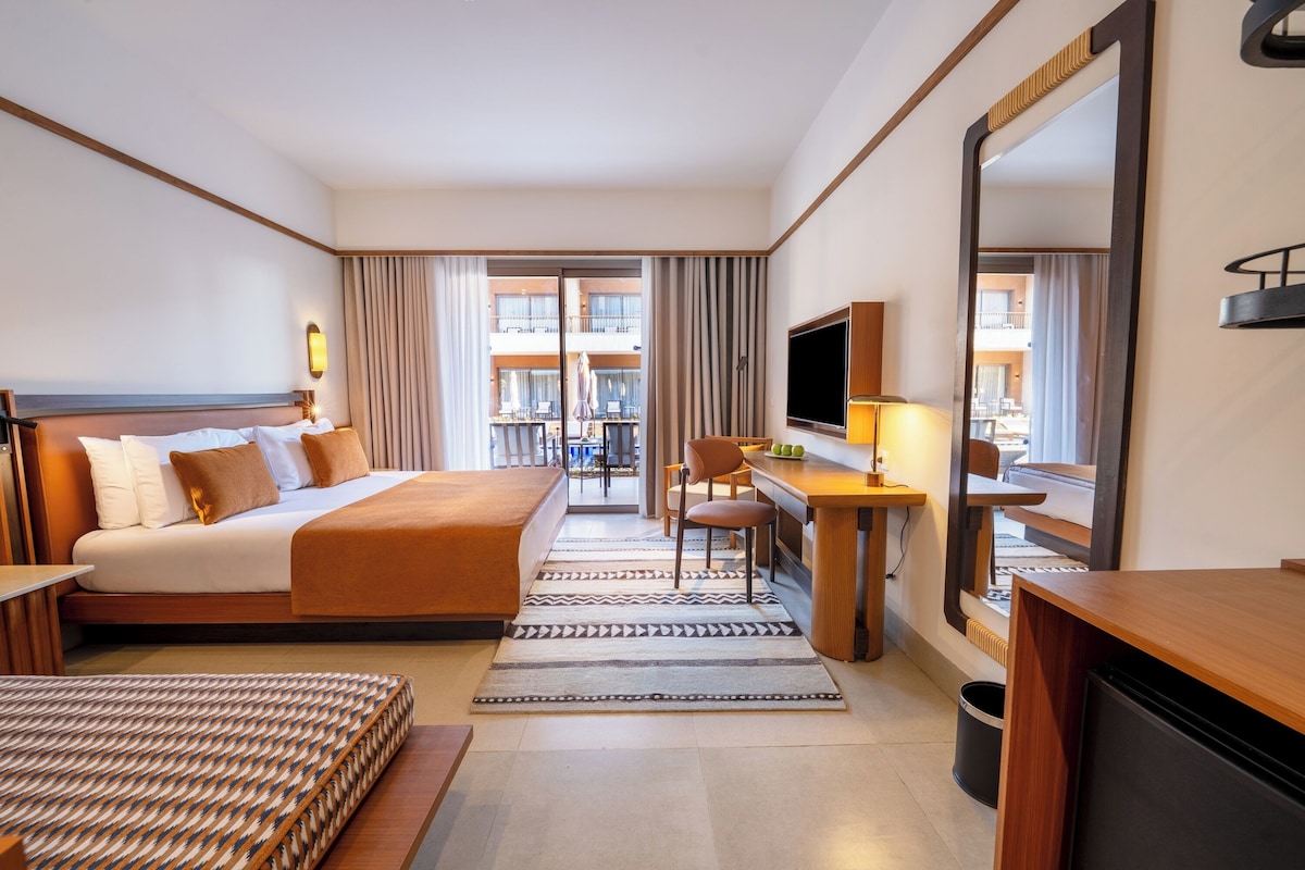 Superior Twin Room, Pool View