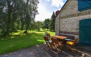 Outdoor dining - Gorgeous home in Dobbertin with WiFi (Dobbertin)