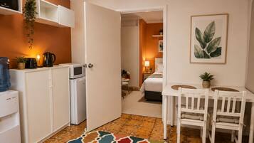 Room, 1 Bedroom, Accessible | Dining room