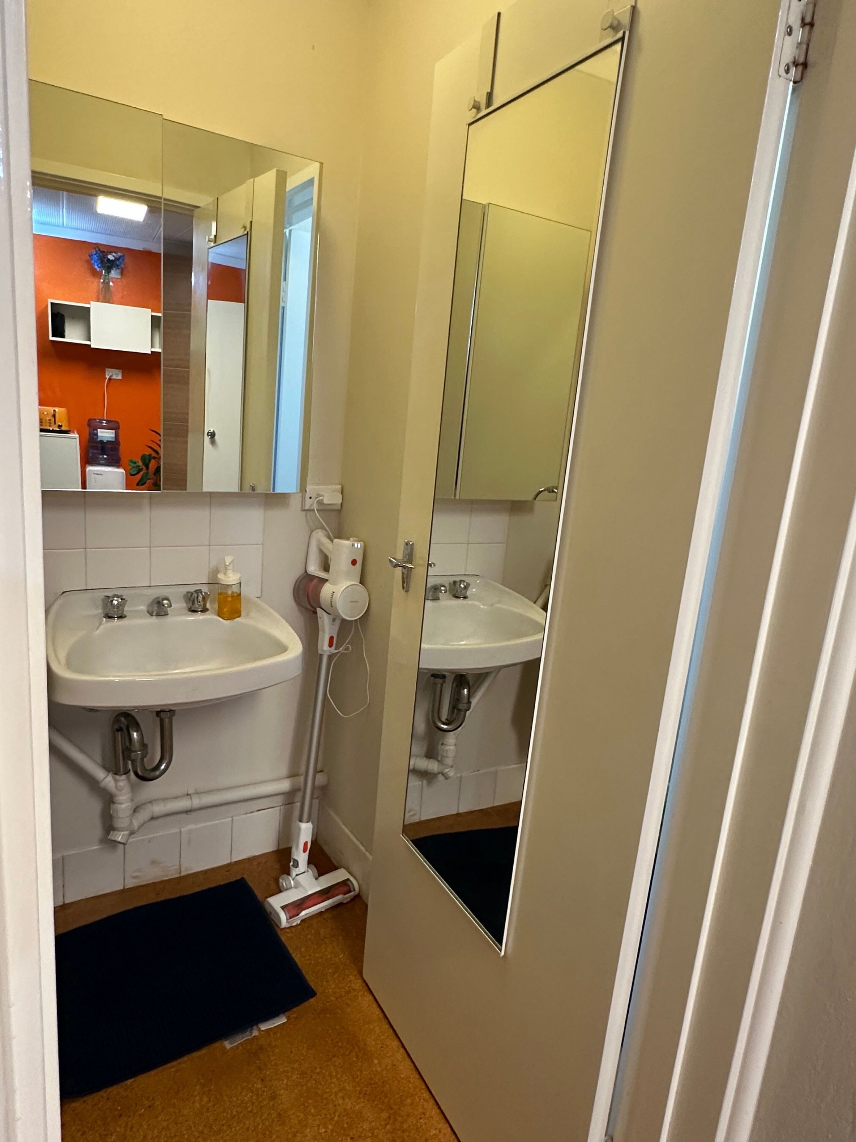 Room, 1 Bedroom | Bathroom