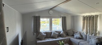 Static Caravan 3 Bed, Sleeps 6, Waterside, No Pets