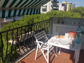 Outdoor dining - Vrbo Property (Lido di Jesolo)