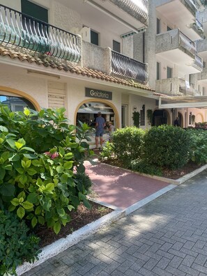 Exterior detail - Elegant Oceanfront Apartment in the El Palmar Residence (Lido di Jesolo)