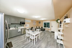 Interior - Modern Suite in Delta (Delta)
