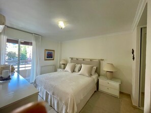 Room - Ático con piscina privada en el centro de Marbella a 200m de la playa (Marbella)