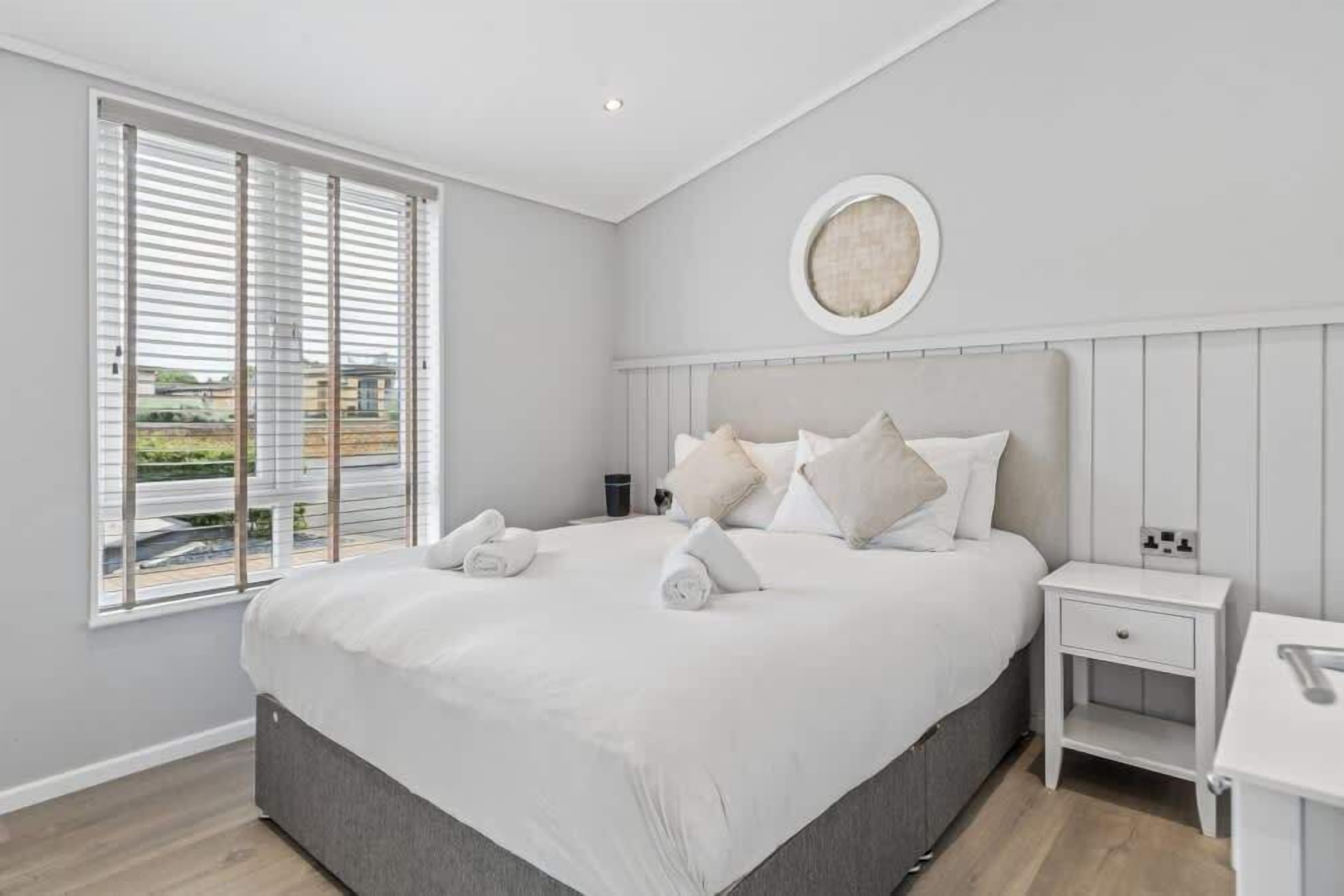 3 bedrooms, iron/ironing board, travel cot, WiFi