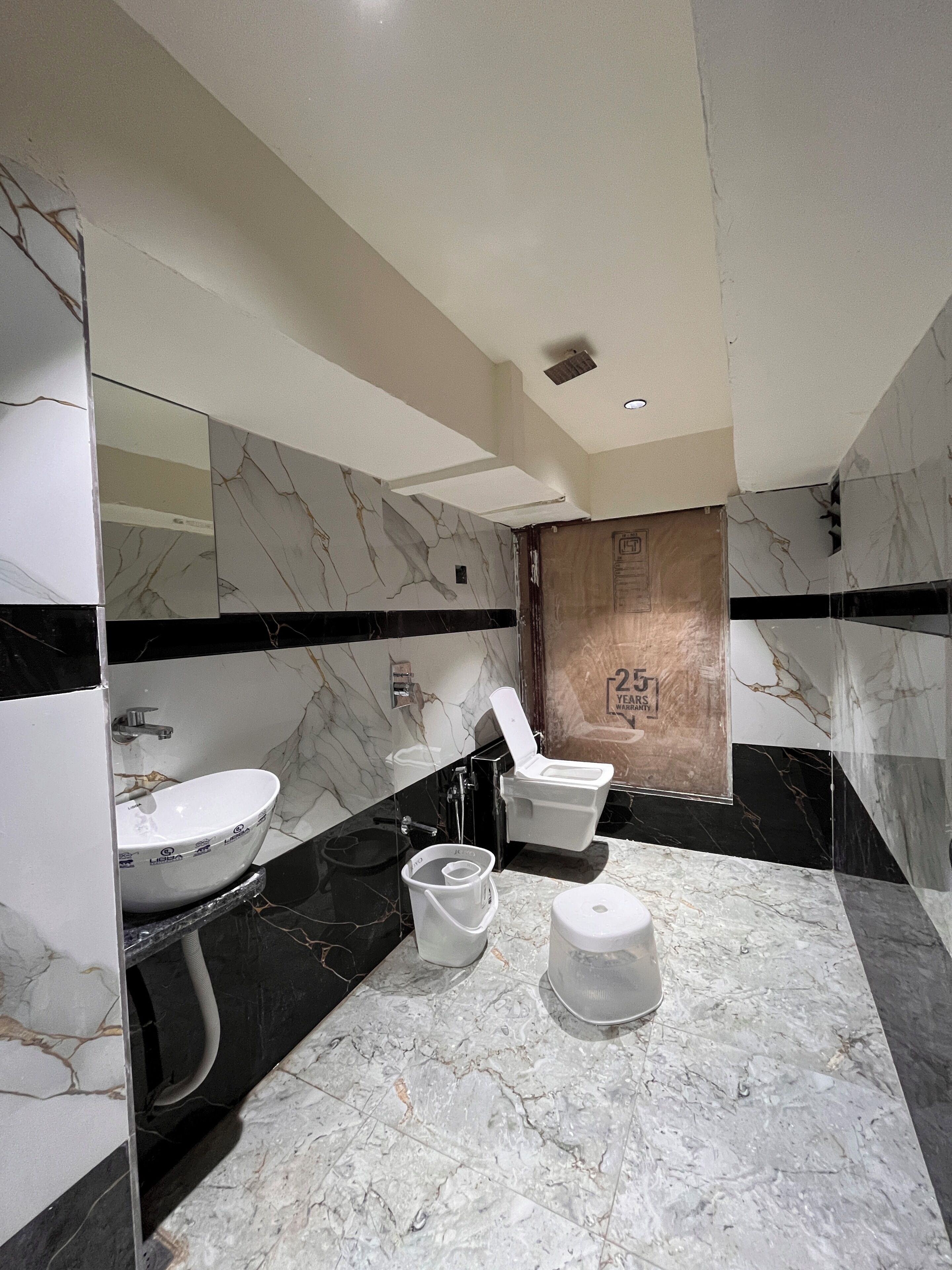 Deluxe Double Room, City View | Bathroom | Free toiletries, slippers, towels, soap