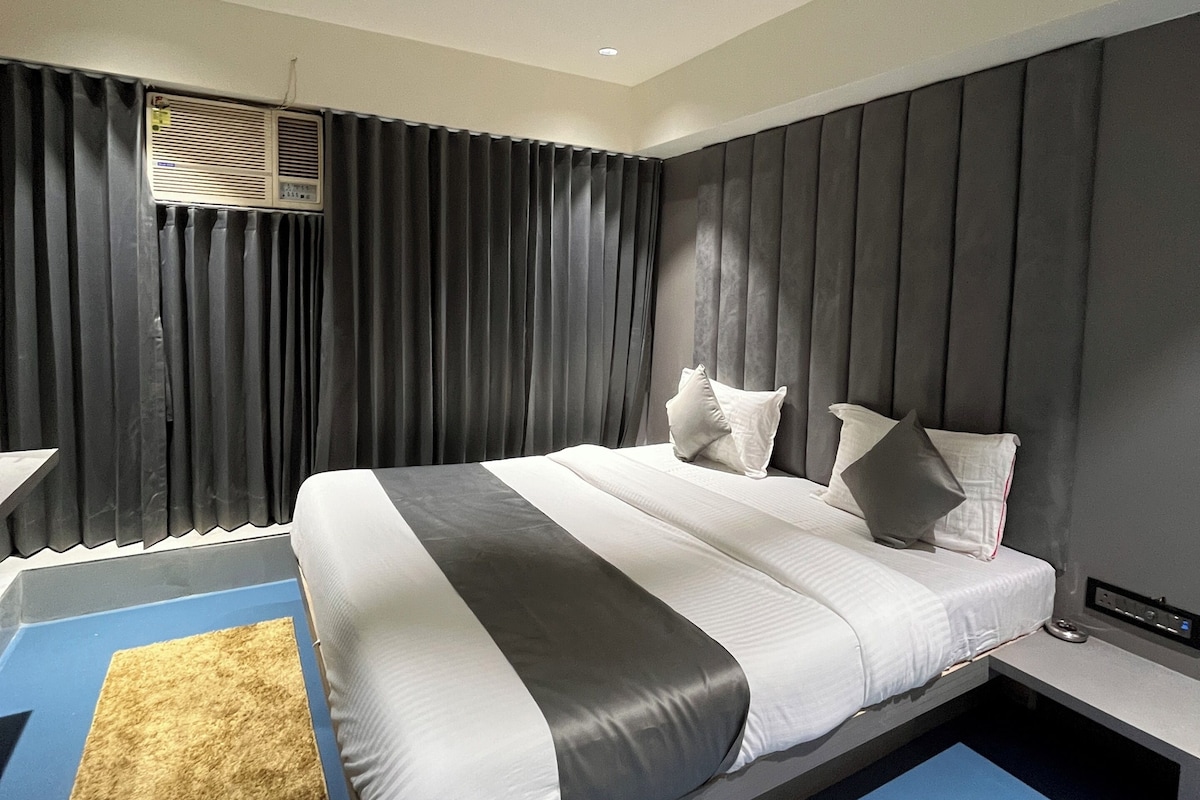 Deluxe Double Room, City View | In-room safe, desk, laptop workspace, iron/ironing board