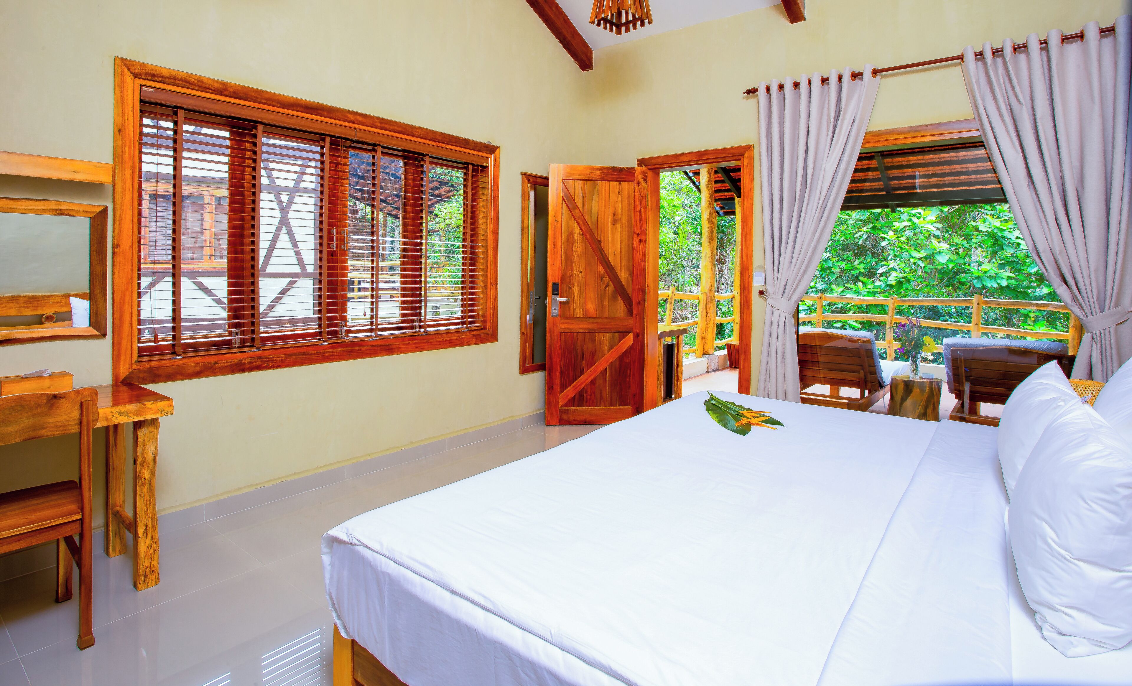 Deluxe Double or Twin Room, Garden View | In-room safe, laptop workspace, free WiFi, bed sheets