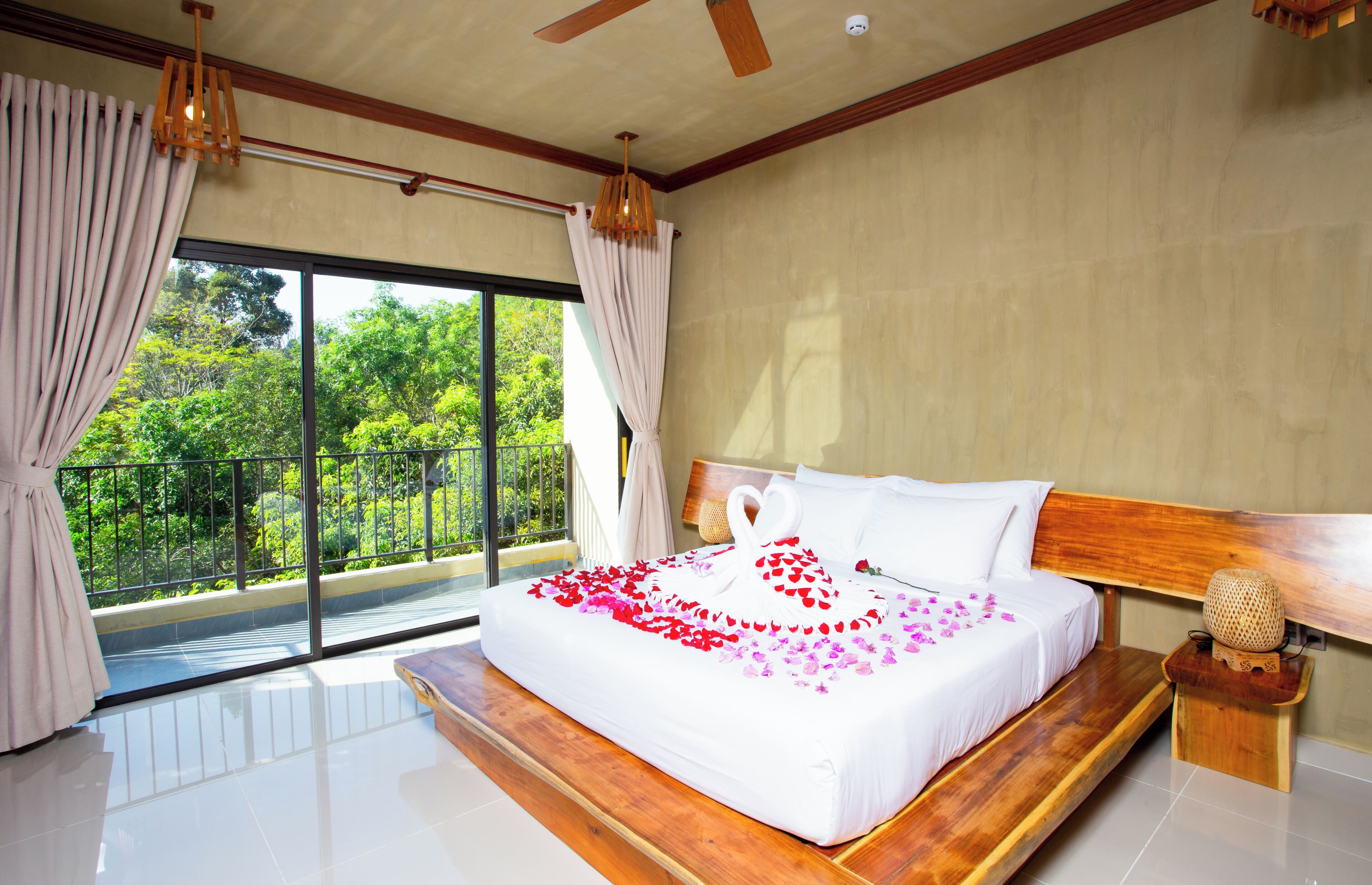In-room safe, laptop workspace, free WiFi, bed sheets